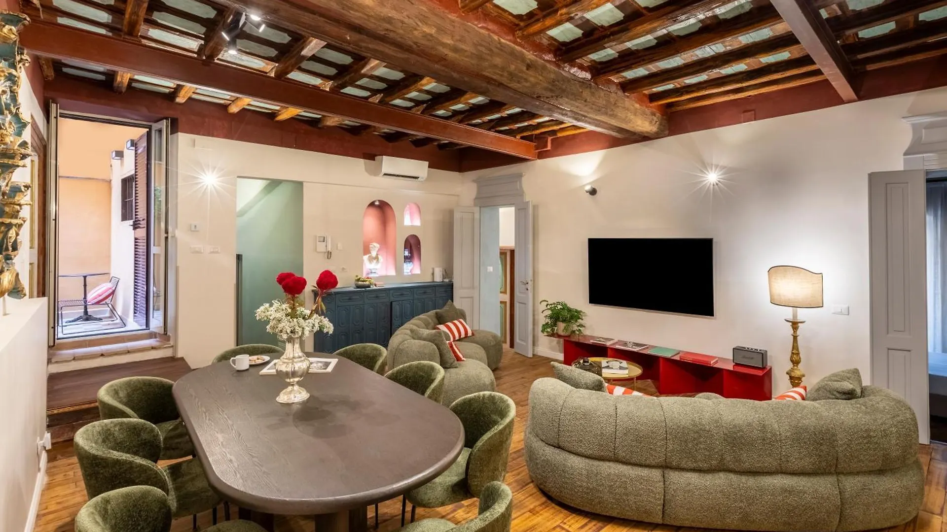 Romac Baullari IV Large Apartment In Campo De' Fiori Italy